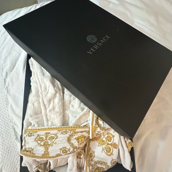 Versace White and Gold Robe - L - Picture 3 of 7